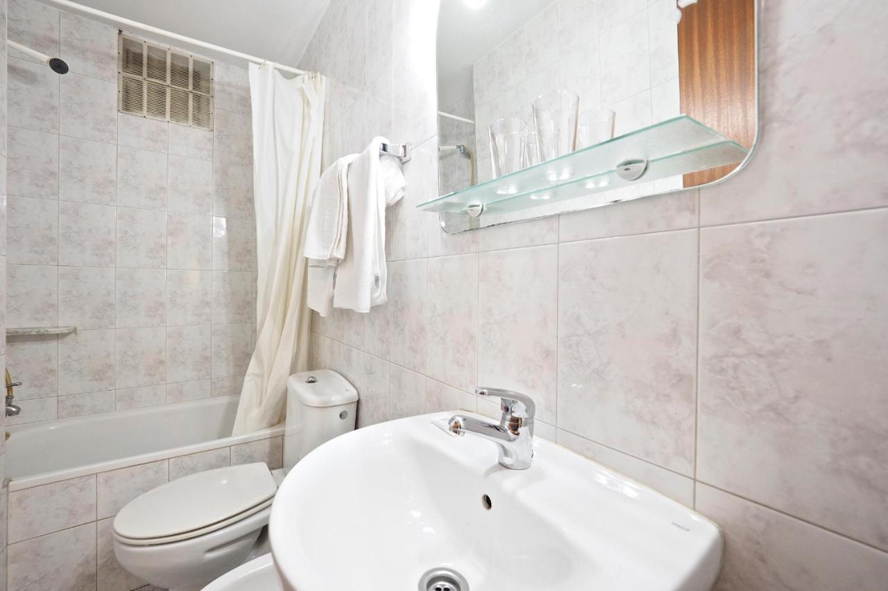 Hostal Ballestero Барселона Экстерьер фото