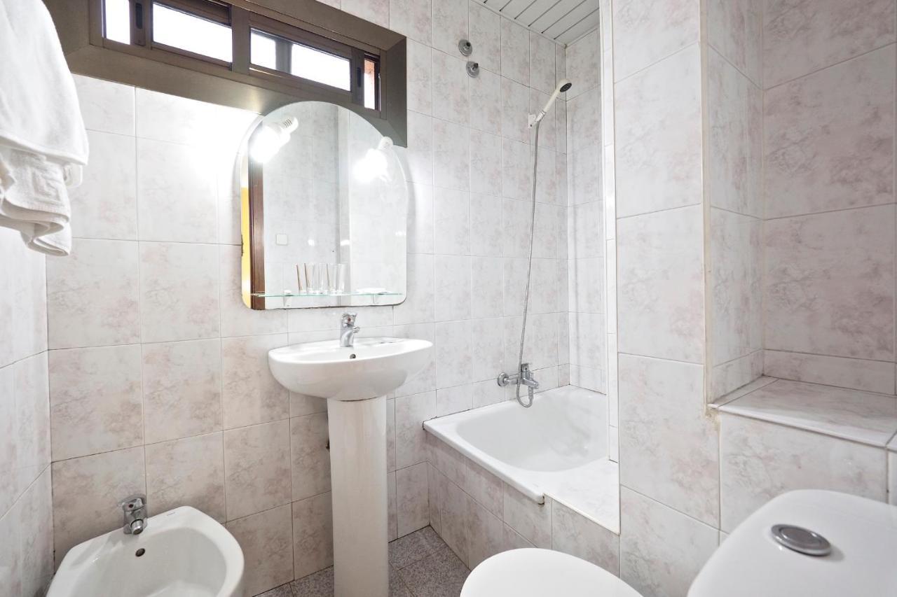 Hostal Ballestero Барселона Экстерьер фото