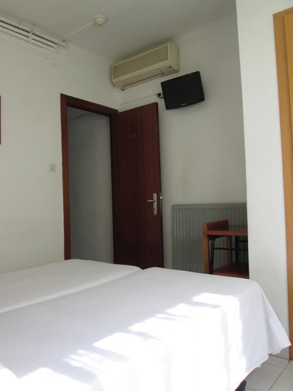 Hostal Ballestero Барселона Экстерьер фото